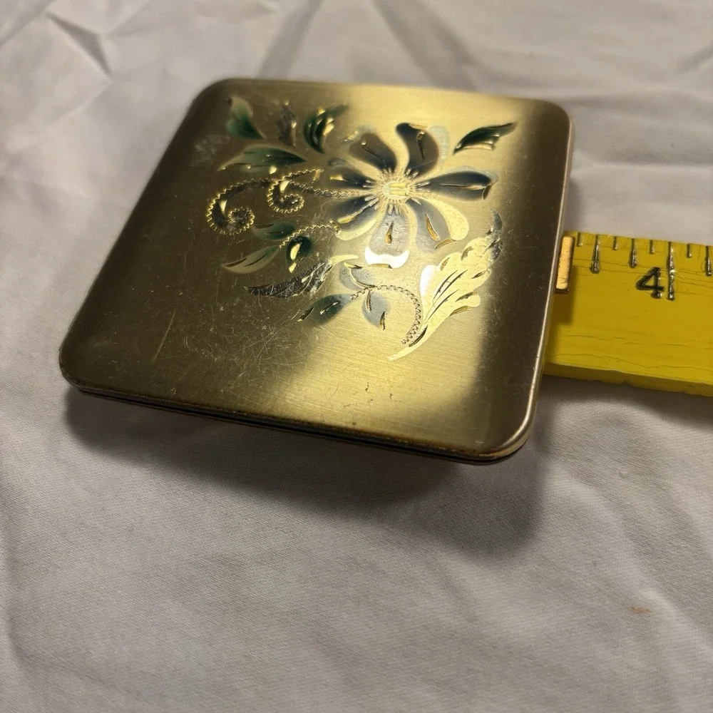 Vintage Dorset-Rex Fifth Avenue Gold Tone Powder Compact - Empty Cracked Mirror